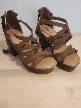 NWT Torrid Sz 10 WW Wide Width Brown Ankle Wrap Wooden Platform Heels